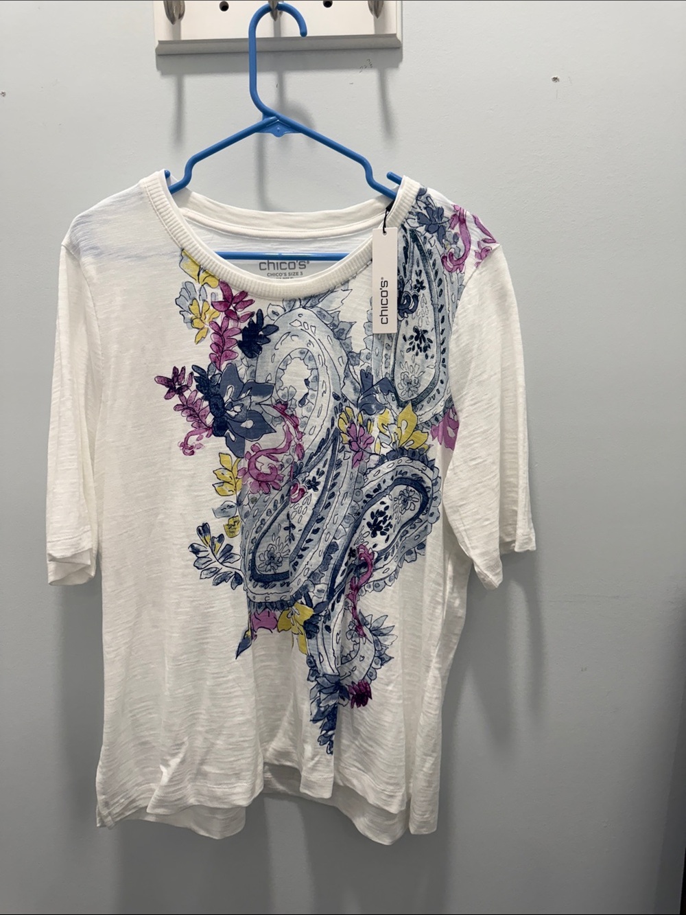 Chico's White Short-Sleeve Top with Blue, Purple Paisley Floral Print. Chicos 3